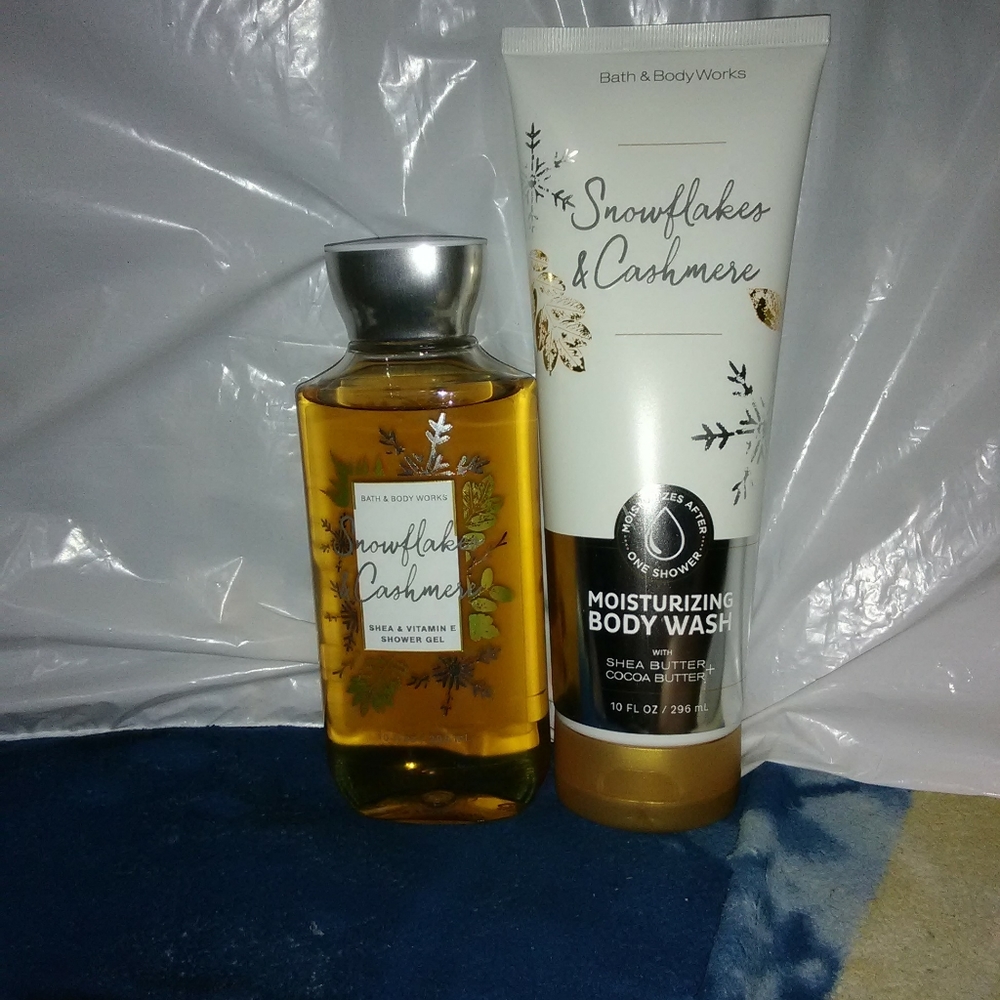 Bath and Body Works Snowflakes and Cashmere Set!